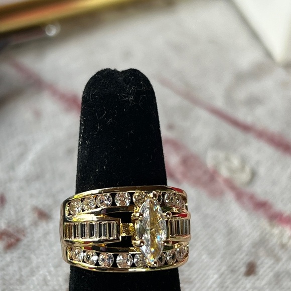 Fashion Jewelry Gold and Silver Art Deco Ring - Picture 4 of 13